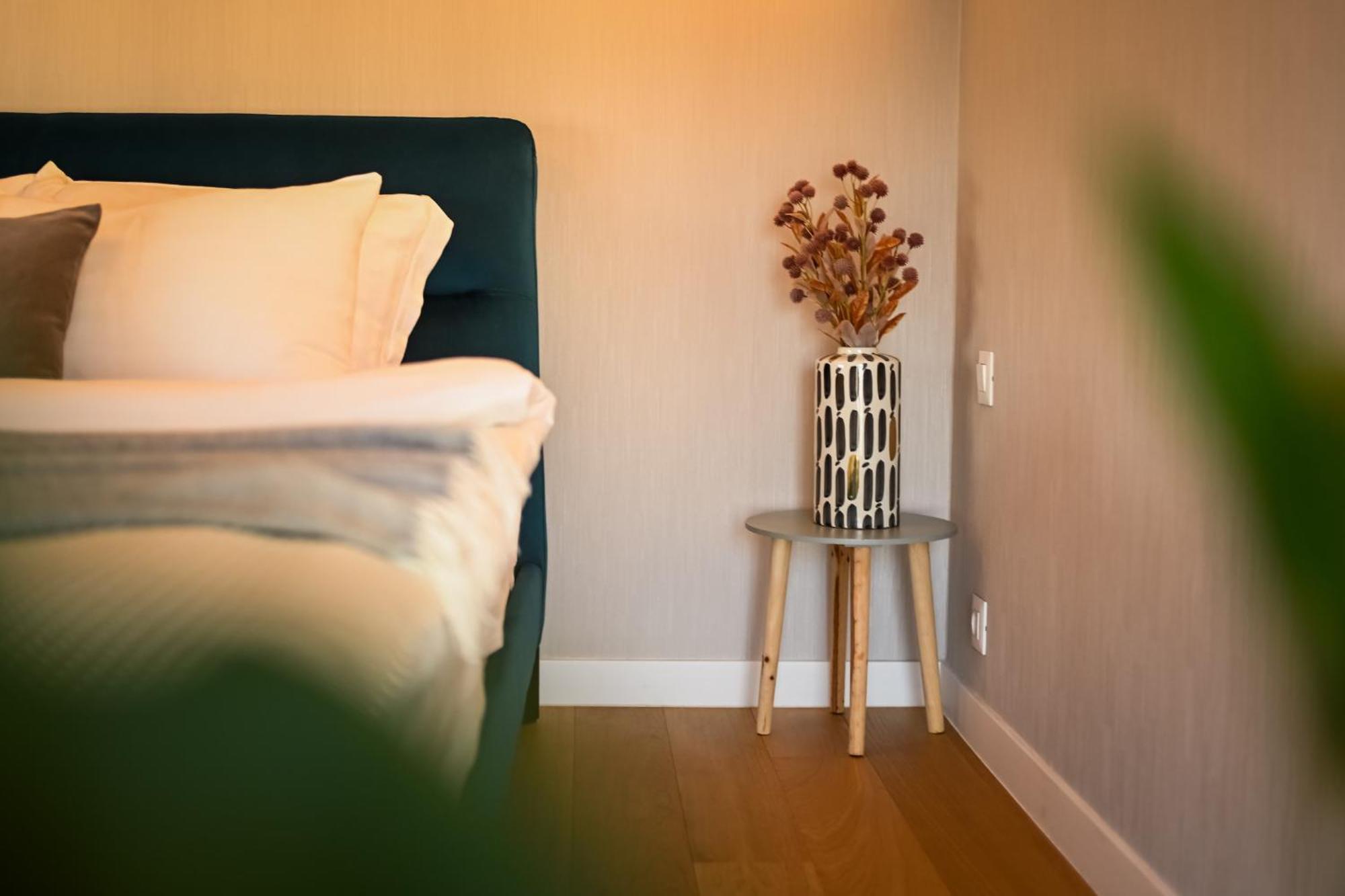 One Verdi Park Exclusive Apartments - Panoramic View & Private Parking بوخارست الغرفة الصورة