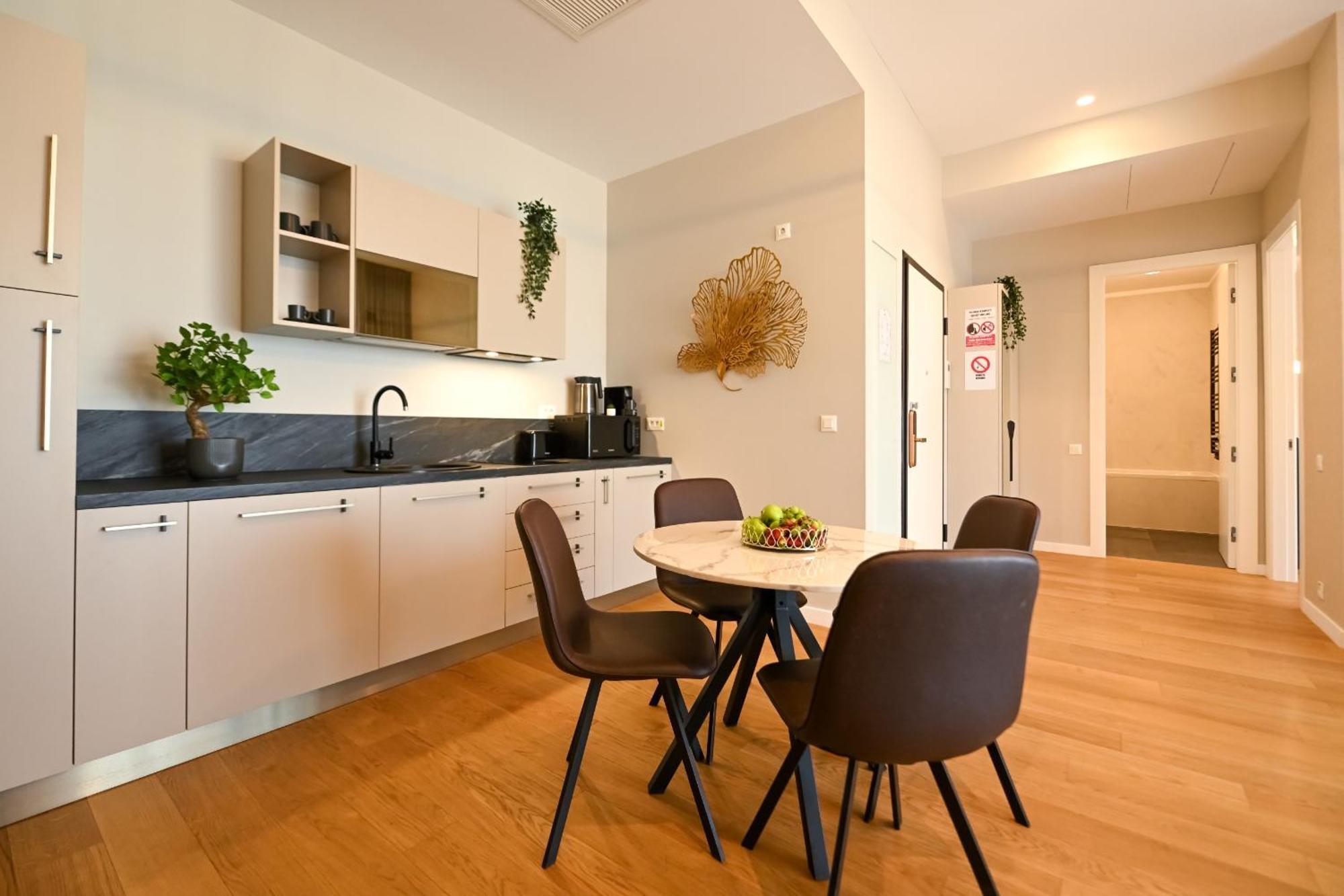 One Verdi Park Exclusive Apartments - Panoramic View & Private Parking بوخارست الغرفة الصورة