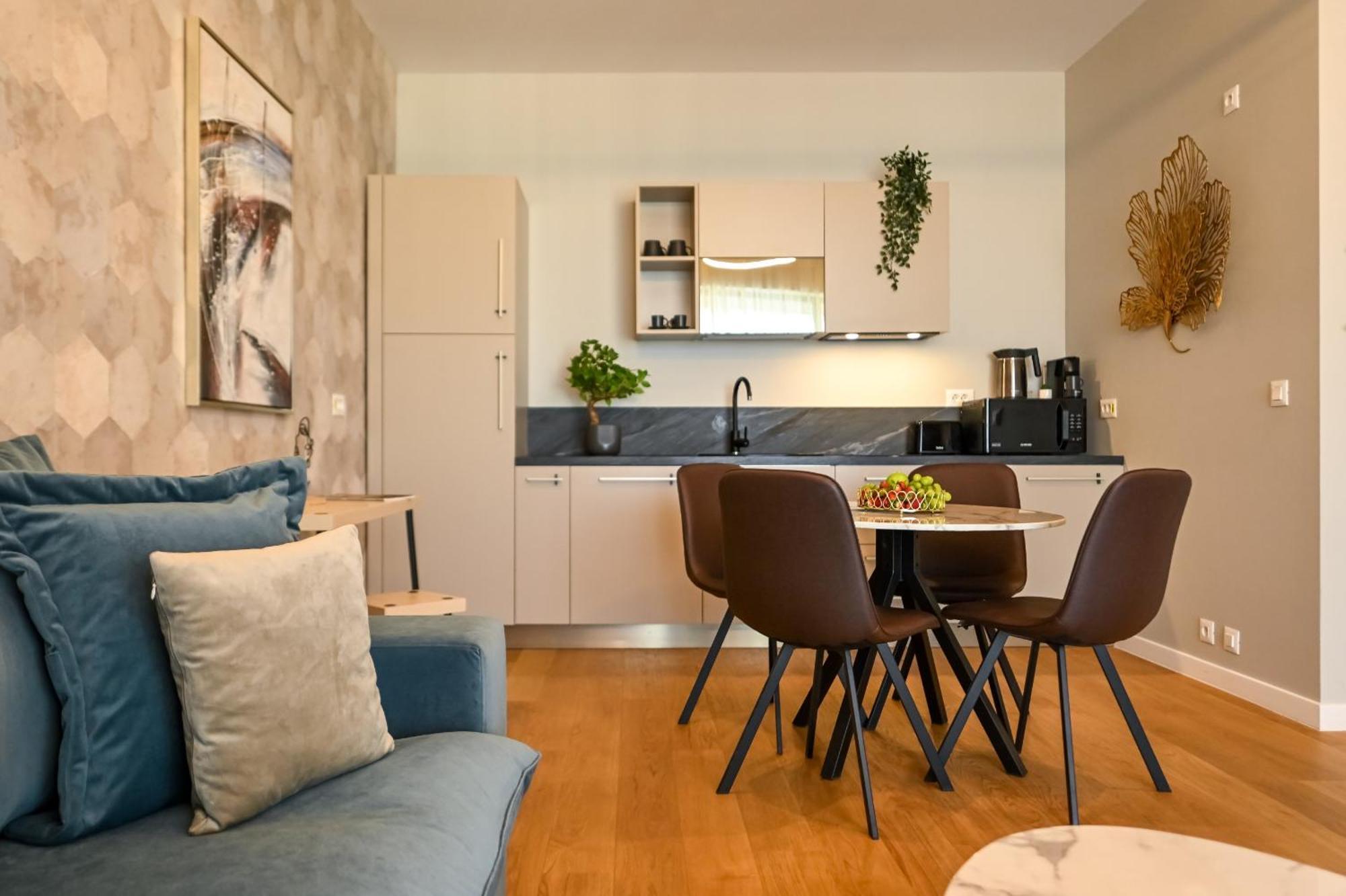 One Verdi Park Exclusive Apartments - Panoramic View & Private Parking بوخارست الغرفة الصورة