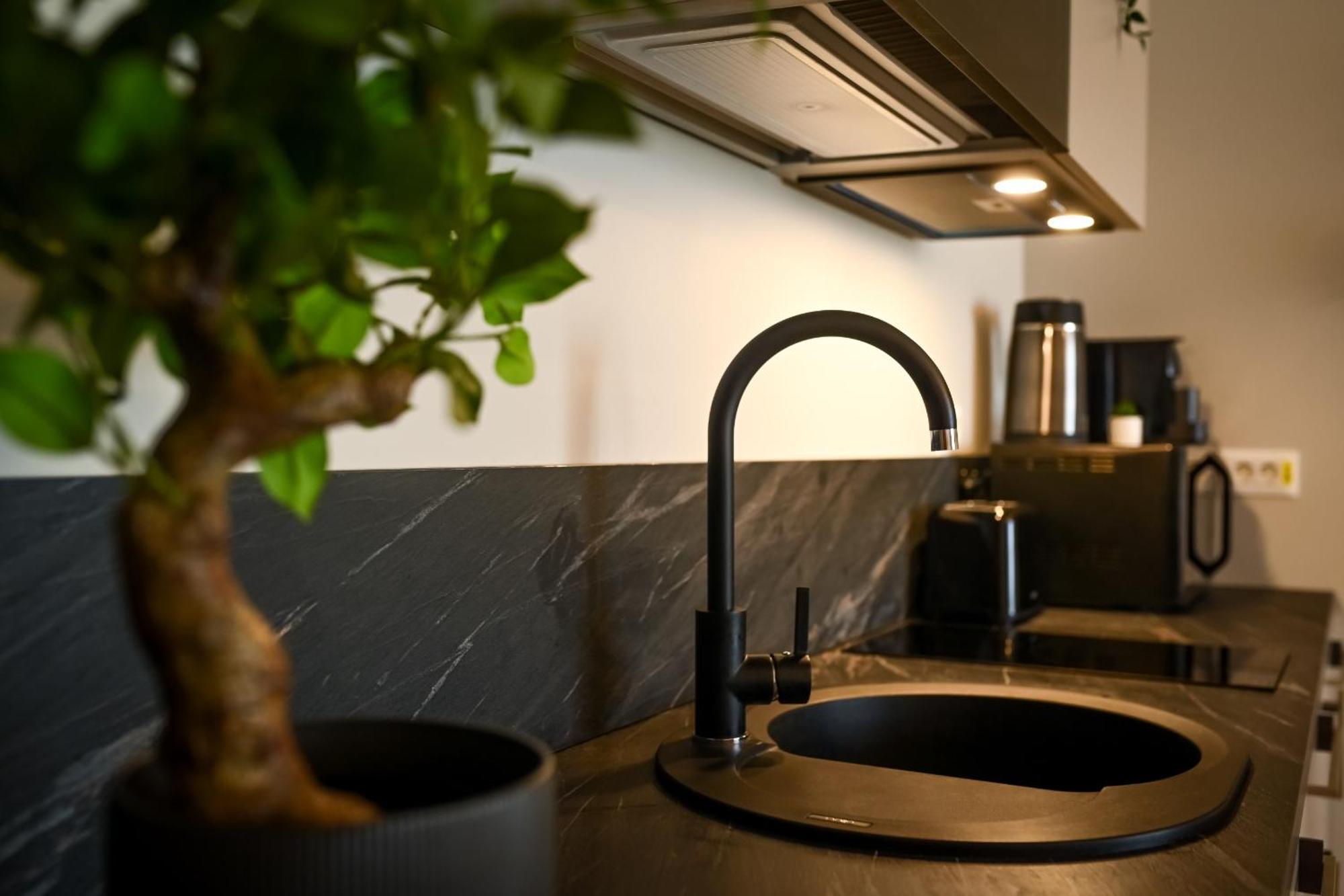One Verdi Park Exclusive Apartments - Panoramic View & Private Parking بوخارست الغرفة الصورة