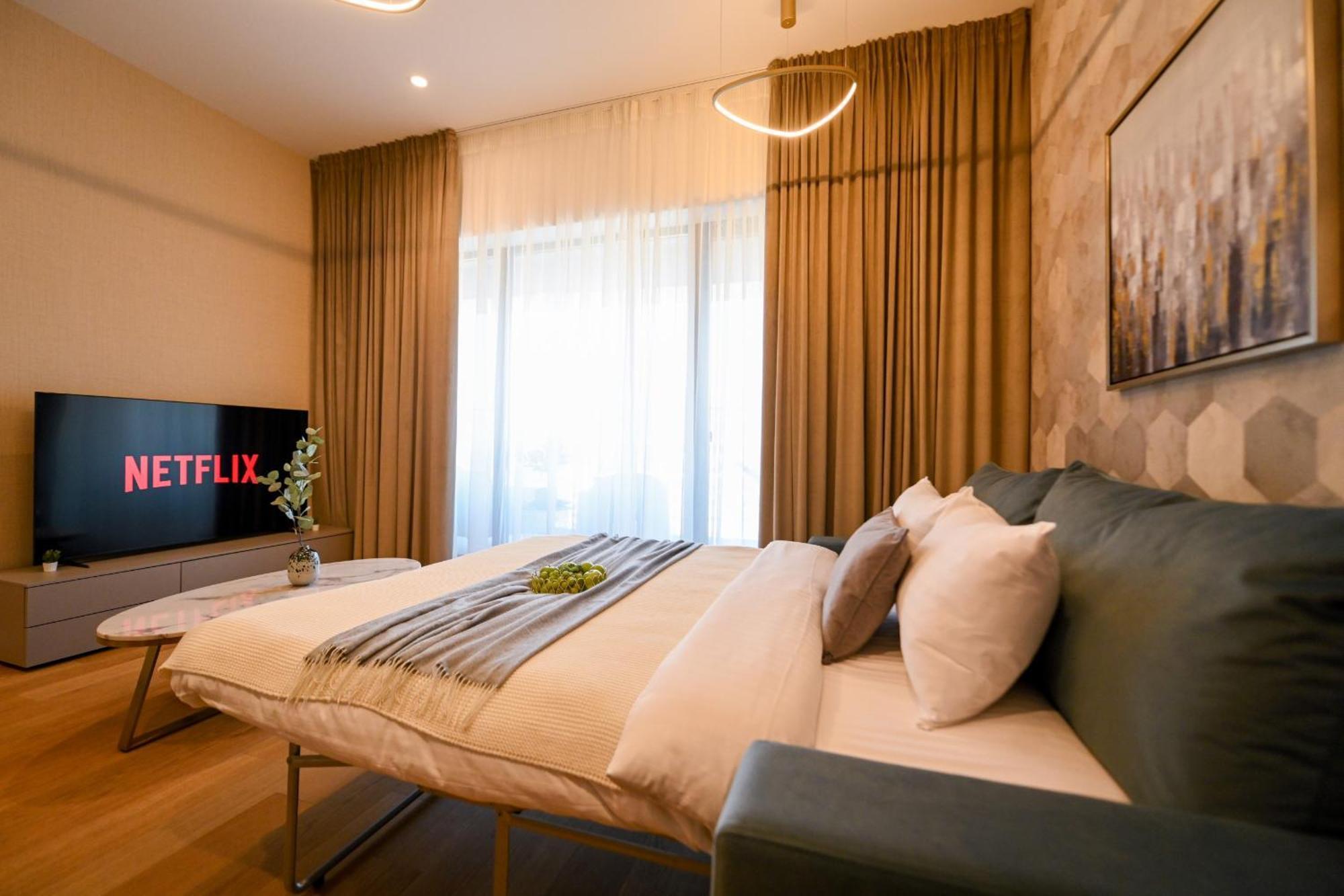 One Verdi Park Exclusive Apartments - Panoramic View & Private Parking بوخارست الغرفة الصورة