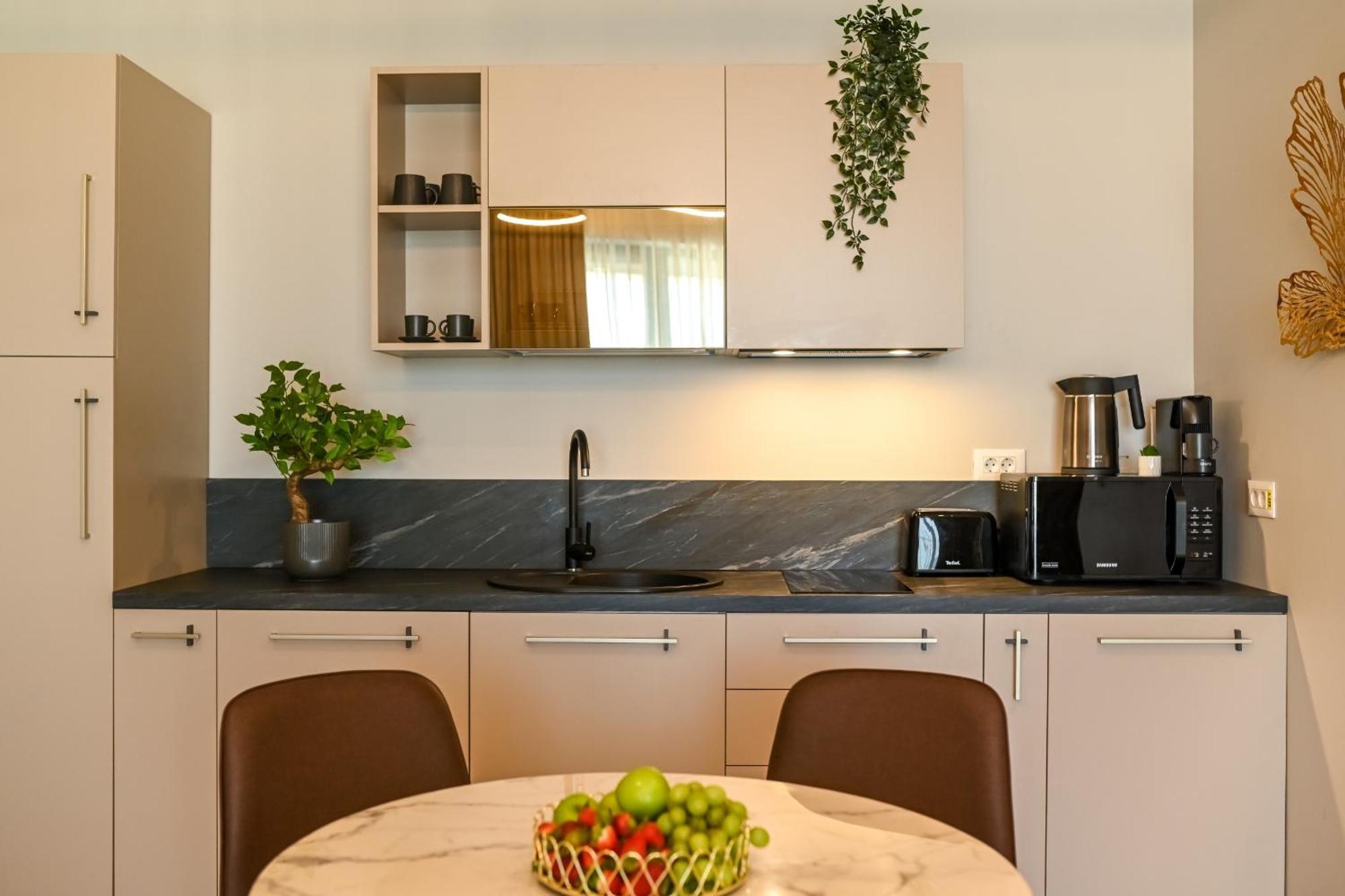 One Verdi Park Exclusive Apartments - Panoramic View & Private Parking بوخارست الغرفة الصورة