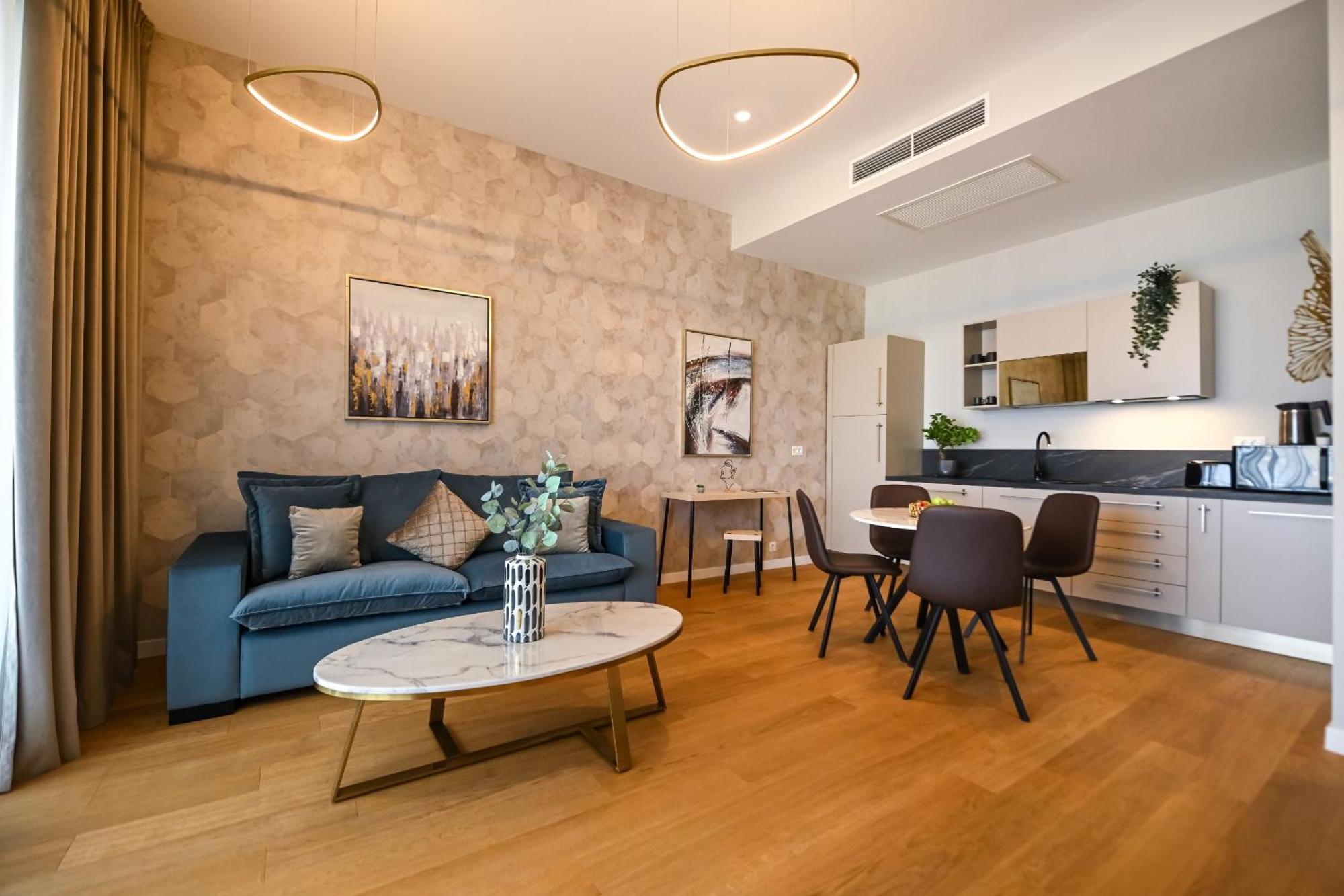 One Verdi Park Exclusive Apartments - Panoramic View & Private Parking بوخارست الغرفة الصورة