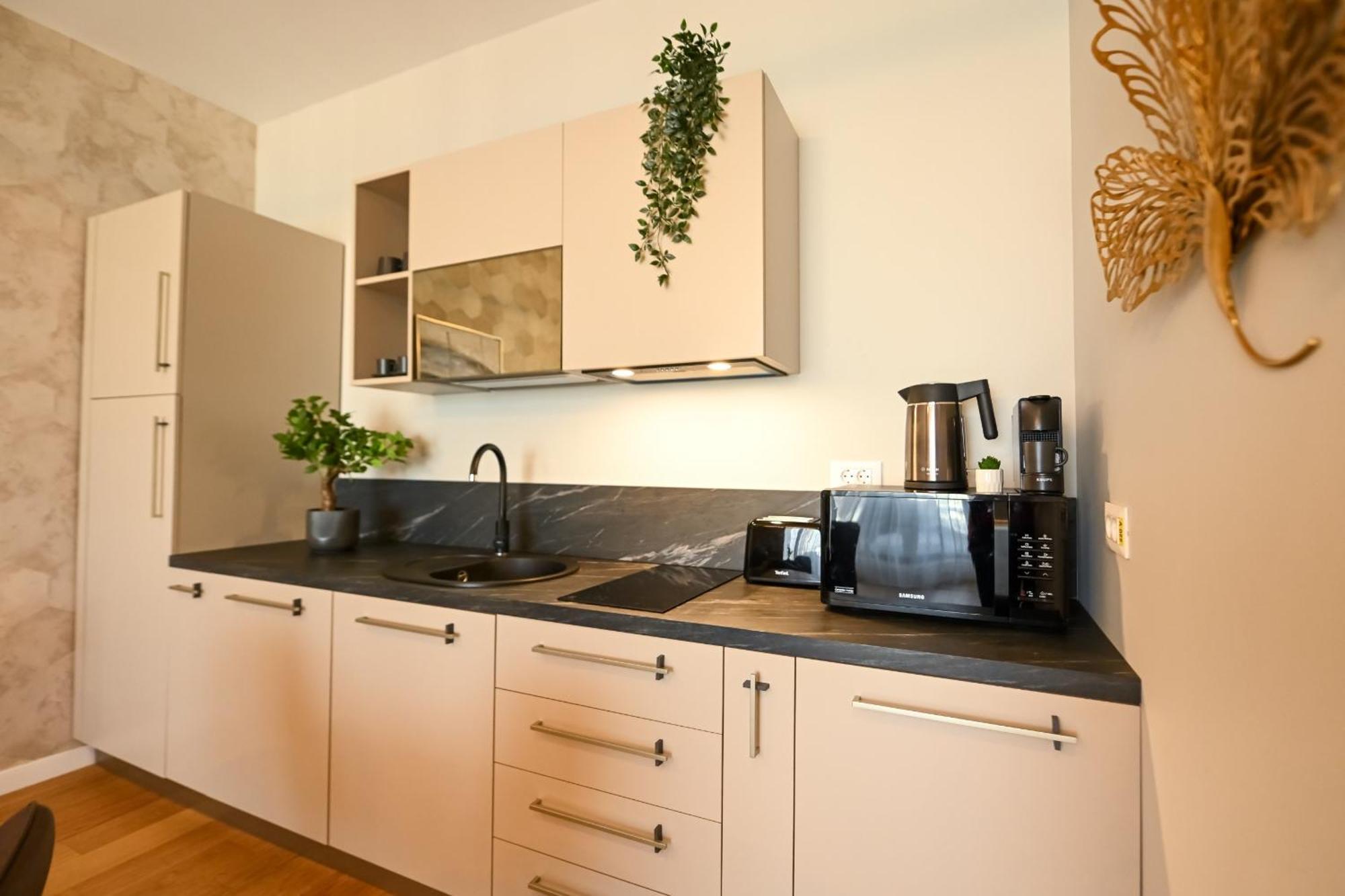 One Verdi Park Exclusive Apartments - Panoramic View & Private Parking بوخارست الغرفة الصورة