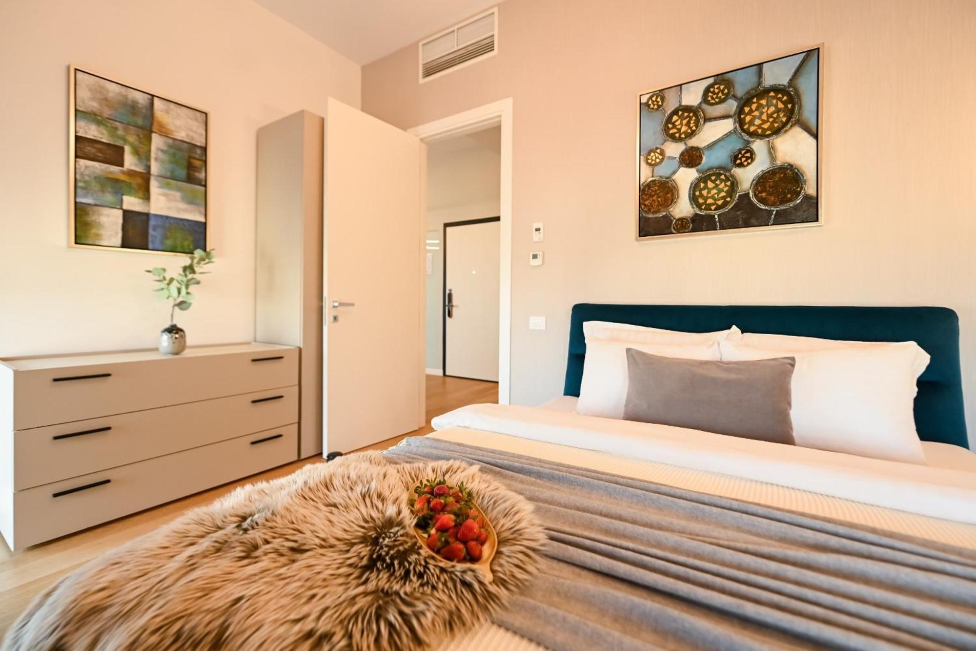 One Verdi Park Exclusive Apartments - Panoramic View & Private Parking بوخارست الغرفة الصورة