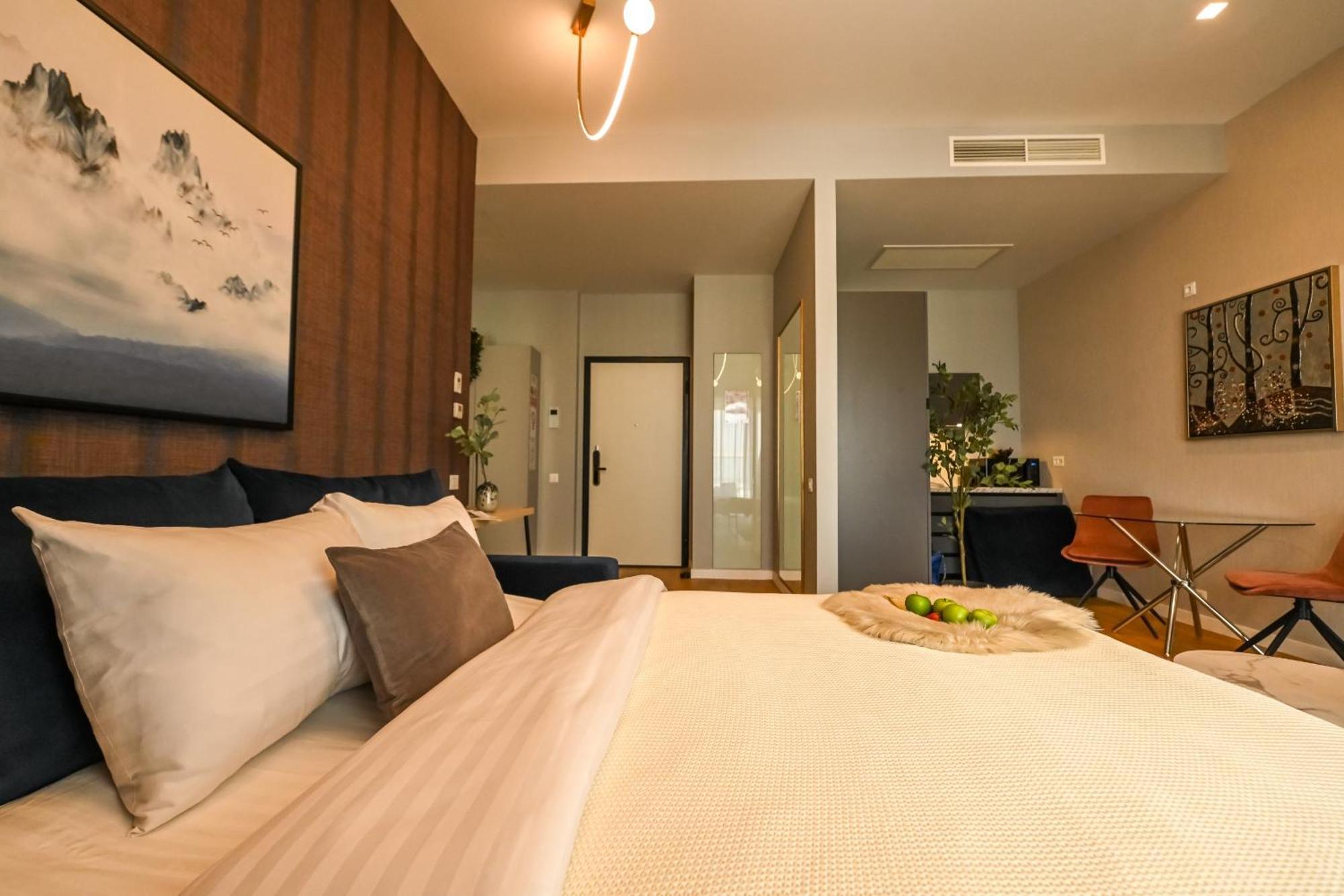 One Verdi Park Exclusive Apartments - Panoramic View & Private Parking بوخارست الغرفة الصورة