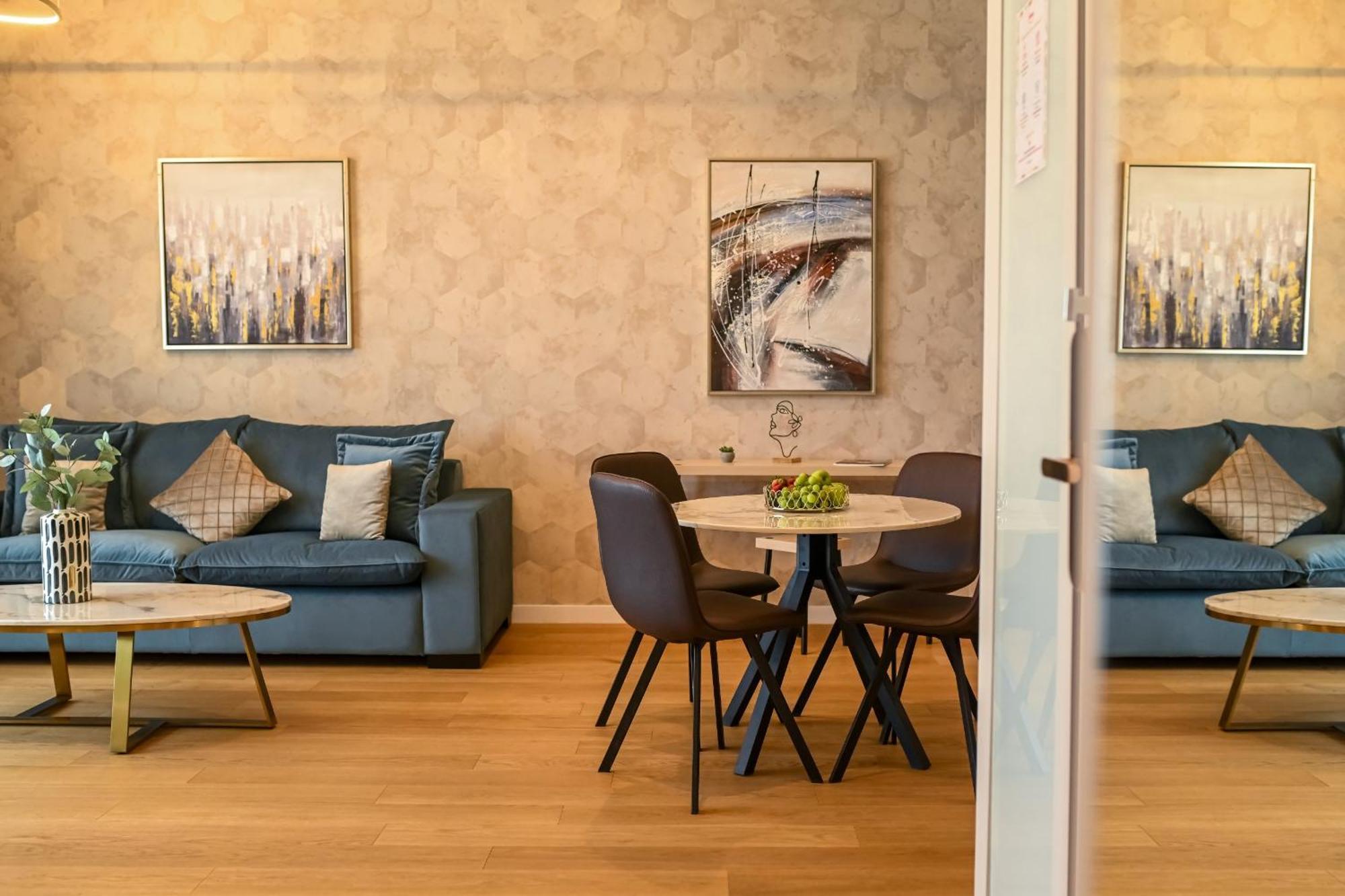 One Verdi Park Exclusive Apartments - Panoramic View & Private Parking بوخارست الغرفة الصورة