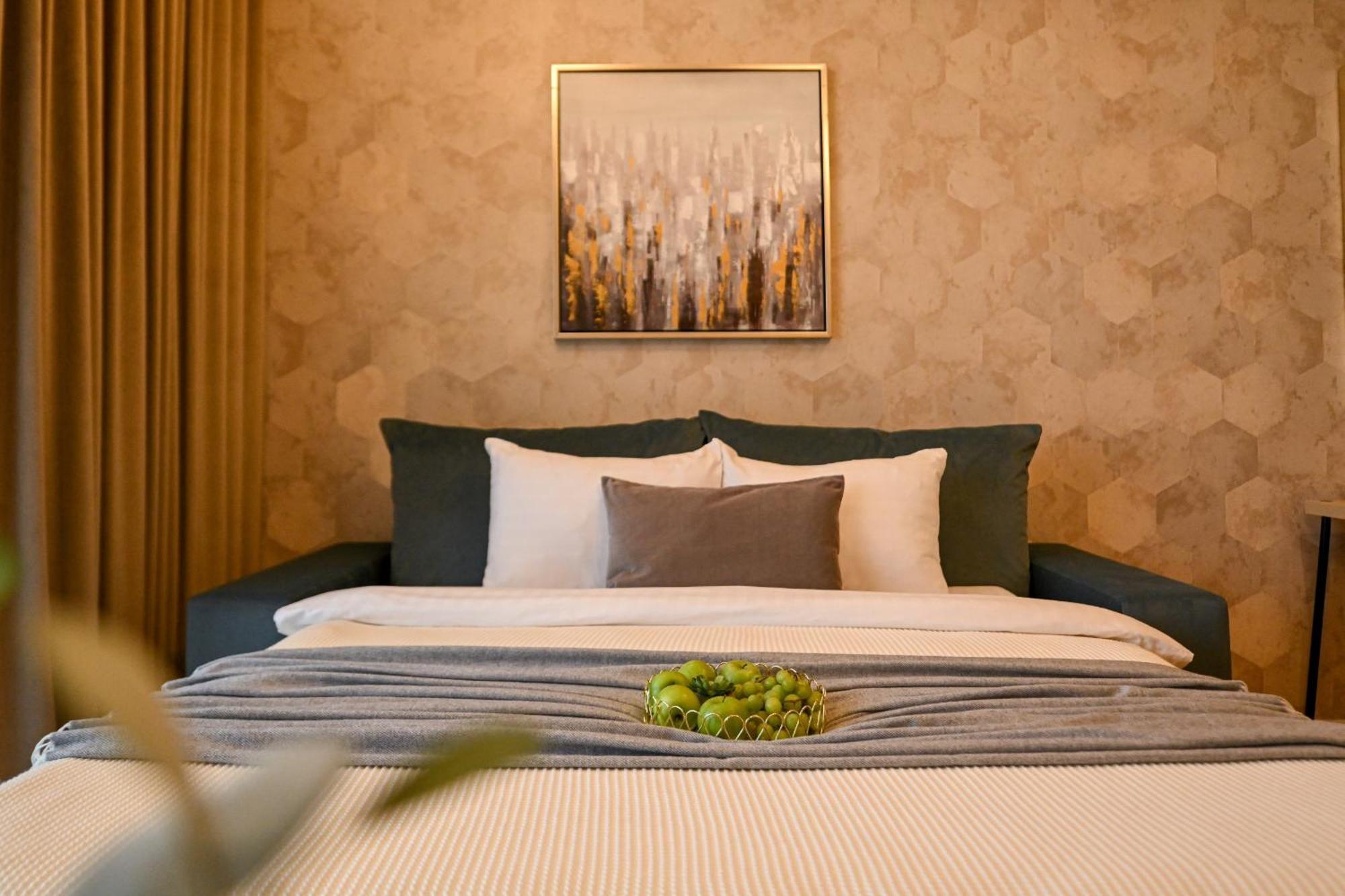 One Verdi Park Exclusive Apartments - Panoramic View & Private Parking بوخارست الغرفة الصورة
