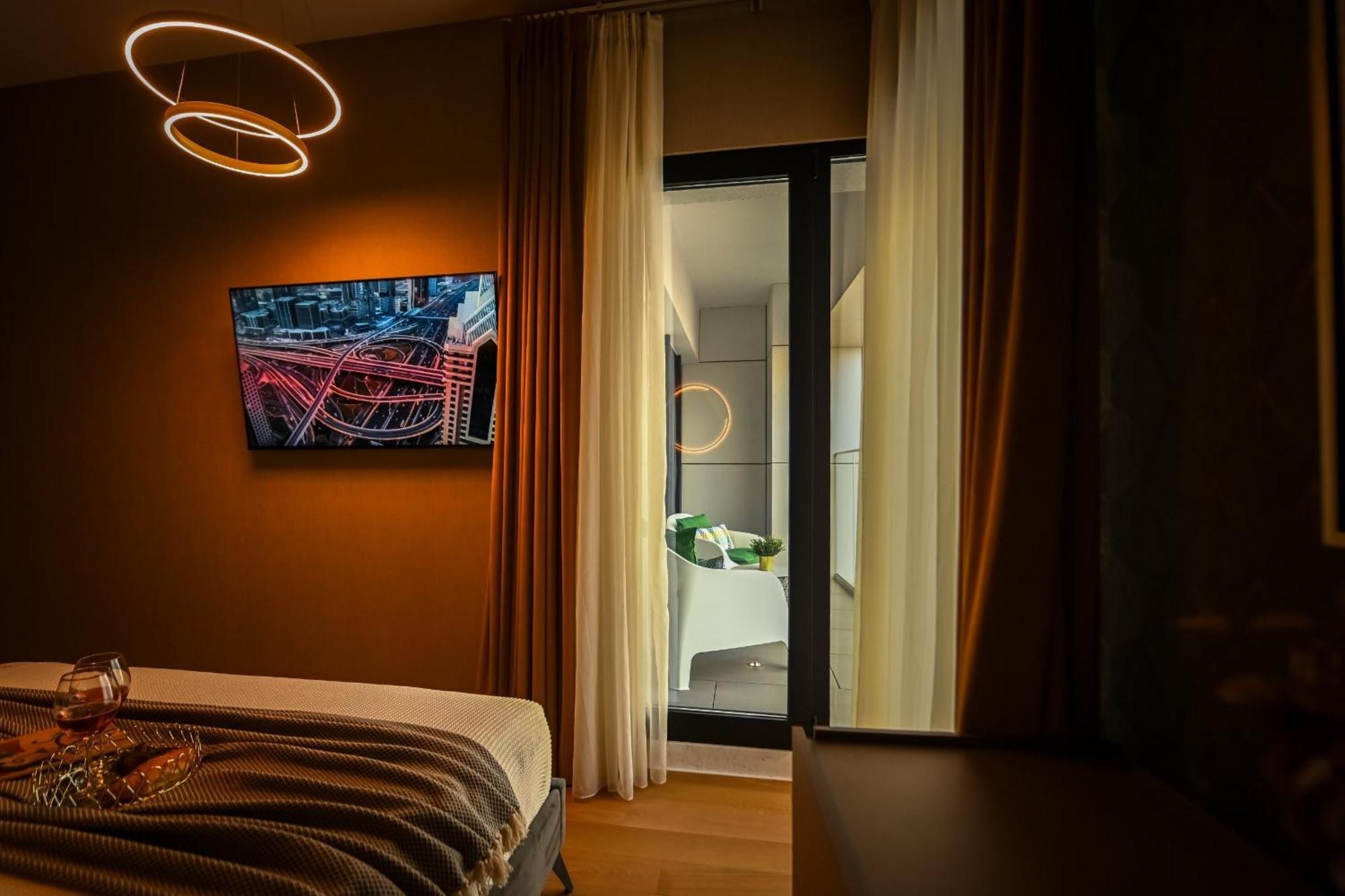 One Verdi Park Exclusive Apartments - Panoramic View & Private Parking بوخارست الغرفة الصورة
