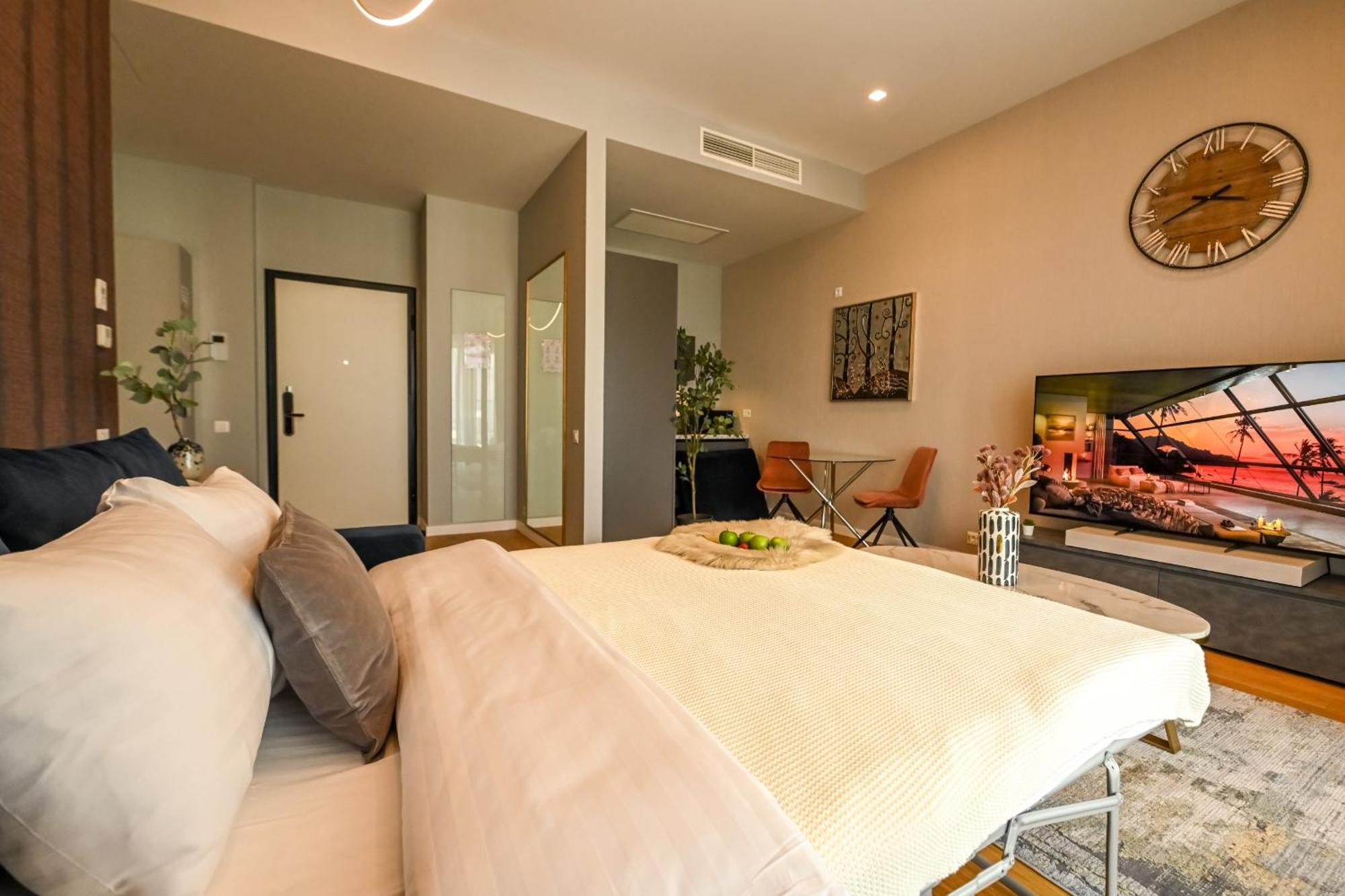 One Verdi Park Exclusive Apartments - Panoramic View & Private Parking بوخارست الغرفة الصورة