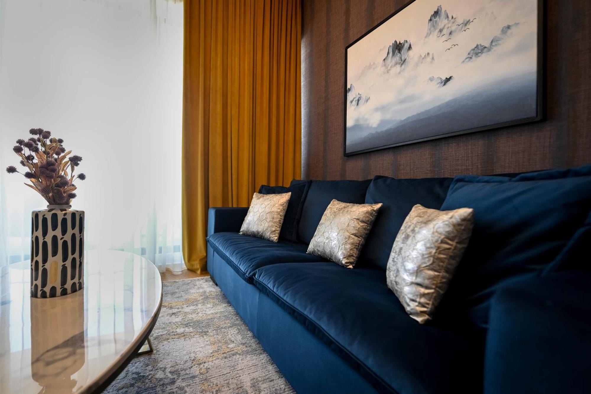 One Verdi Park Exclusive Apartments - Panoramic View & Private Parking بوخارست الغرفة الصورة